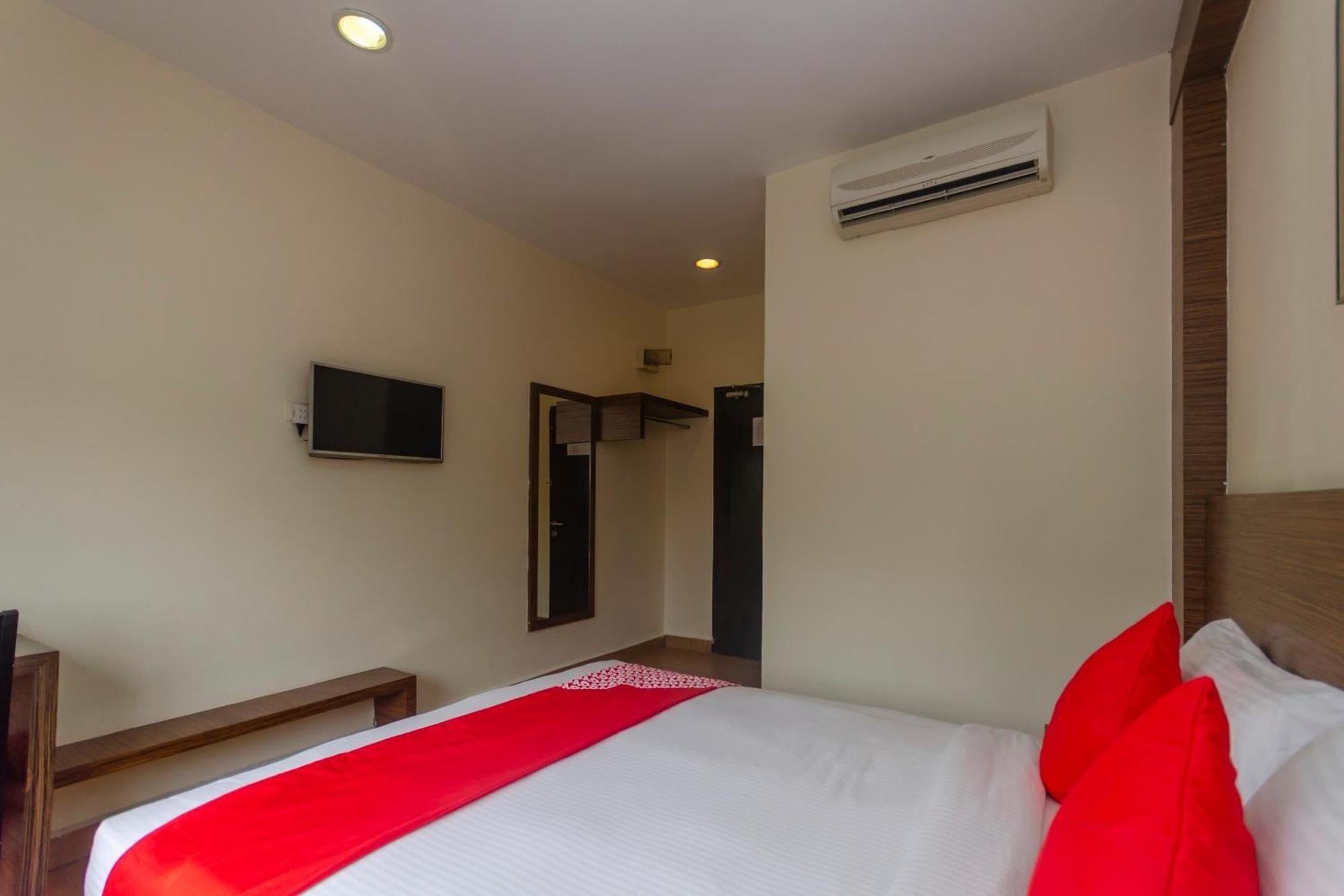 Super Oyo 596 The Vintage Hotel Johor Bahru Exterior photo